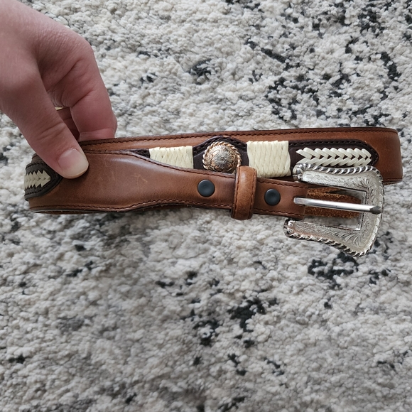 JUSTIN Genuine Leather Western Belt Mens Size 32 Brown and Silver Tone - Picture 1 of 10